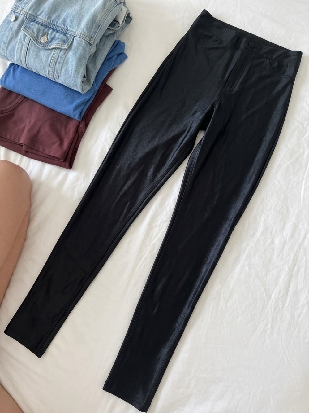 Divided- Sleek Black High-Rise Leggings